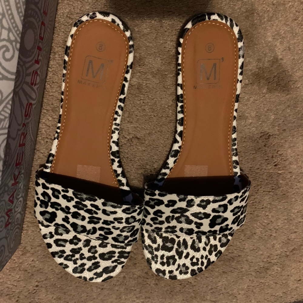 Black leopard sandals!